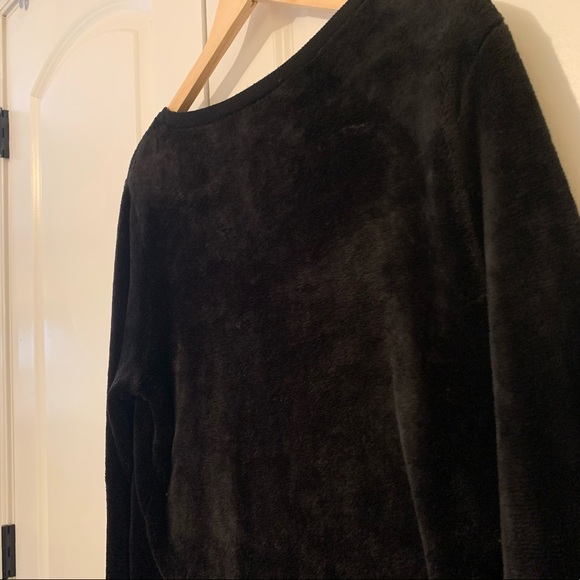 Thick Plush Black Sweater - Picture 5 of 8